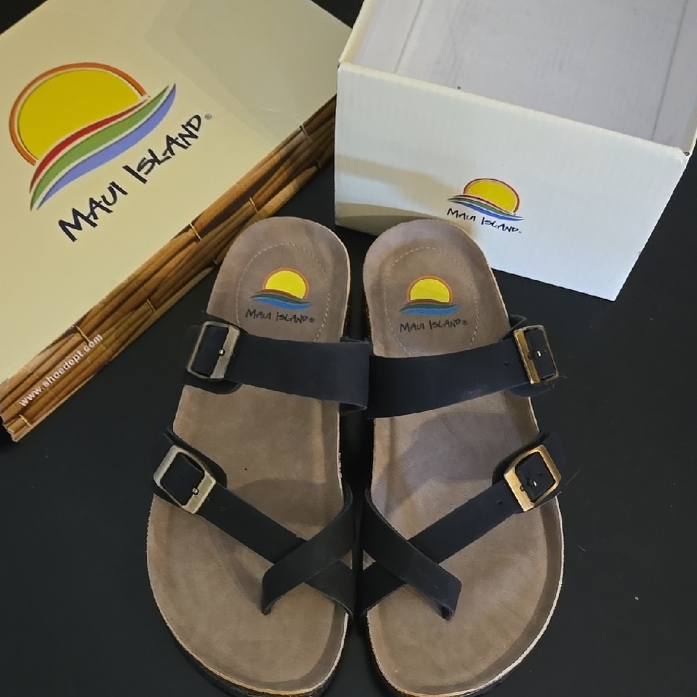 NWT SIZE 7 WOMENS SANDALS
